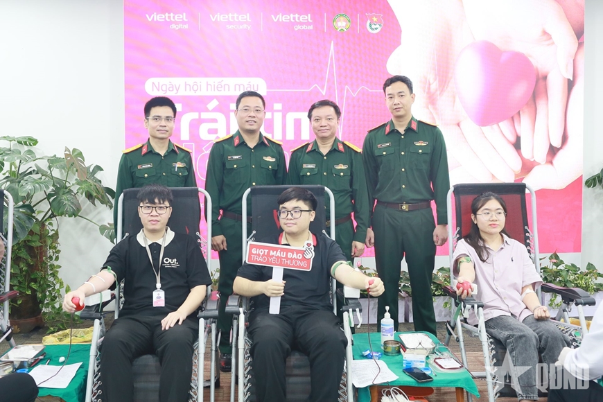 Các đơn vị Viettel hiến tặng hơn 300 đơn vị máu giúp “Kiến tạo Việt Nam bền vững”