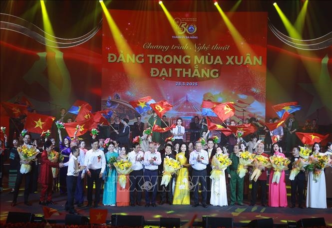 Tổng Bí thư Tô Lâm dự Chương trình nghệ thuật “Đảng trong mùa Xuân đại thắng”