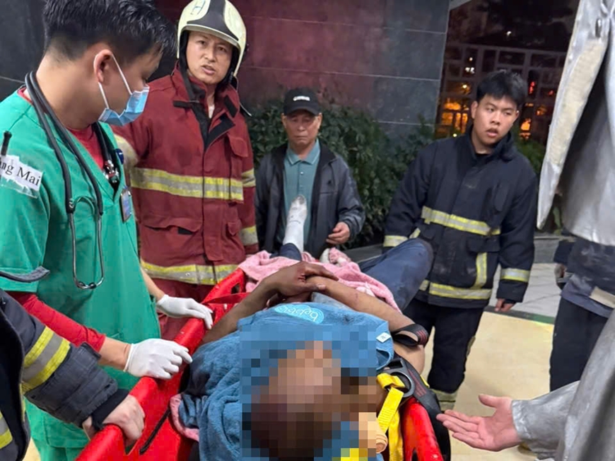 Cảnh sát giao thông Hà Nội kịp thời cấp cứu người đàn ông quốc tịch Mỹ tự tử tại Bắc Linh Đàm