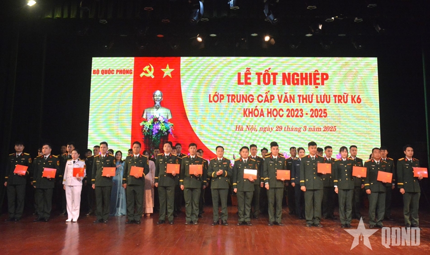 100% học viên tốt nghiệp khá, giỏi Lớp Trung cấp Văn thư lưu trữ khóa 6