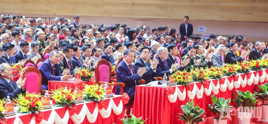 Tổng Bí thư Tô Lâm trao Huân chương Lao động hạng Nhất tặng thành phố Đà Nẵng