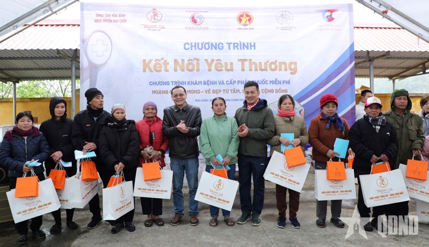 Khám bệnh và cấp phát thuốc miễn phí cho hơn 500 người tại Hòa Bình