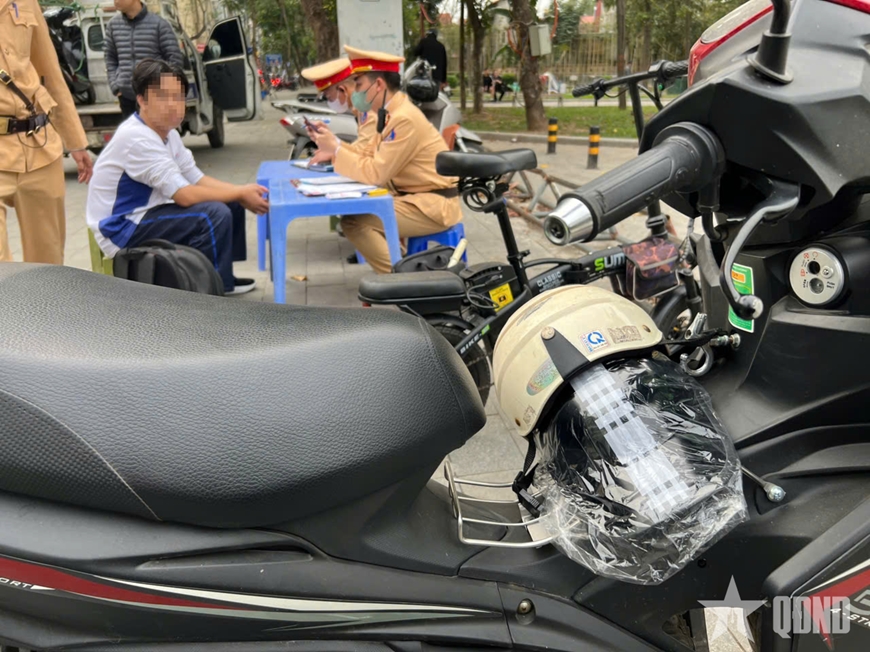 Kiểm tra đột xuất học sinh vi phạm giao thông