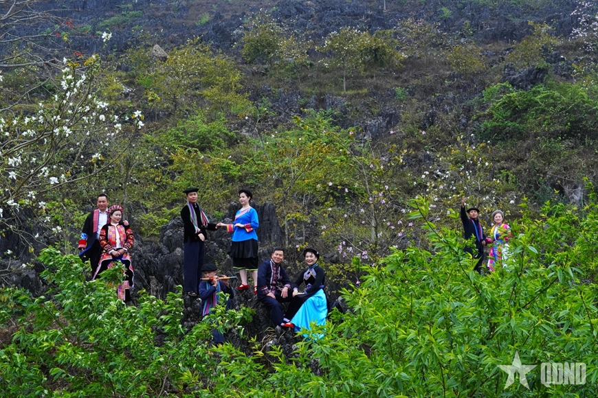 Về nơi chuyện tình trăm năm trên miền cao nguyên đá