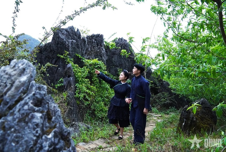 Về nơi chuyện tình trăm năm trên miền cao nguyên đá