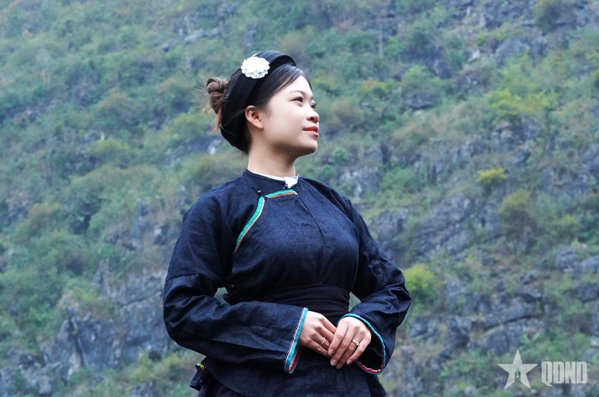 Về nơi chuyện tình trăm năm trên miền cao nguyên đá