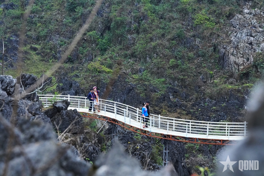 Về nơi chuyện tình trăm năm trên miền cao nguyên đá