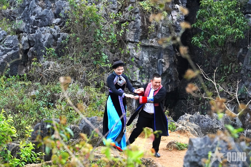 Về nơi chuyện tình trăm năm trên miền cao nguyên đá