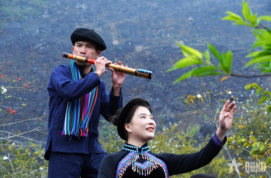 Về nơi chuyện tình trăm năm trên miền cao nguyên đá