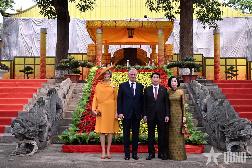 Chủ tịch nước và Nhà vua Bỉ thăm Hoàng thành Thăng Long
