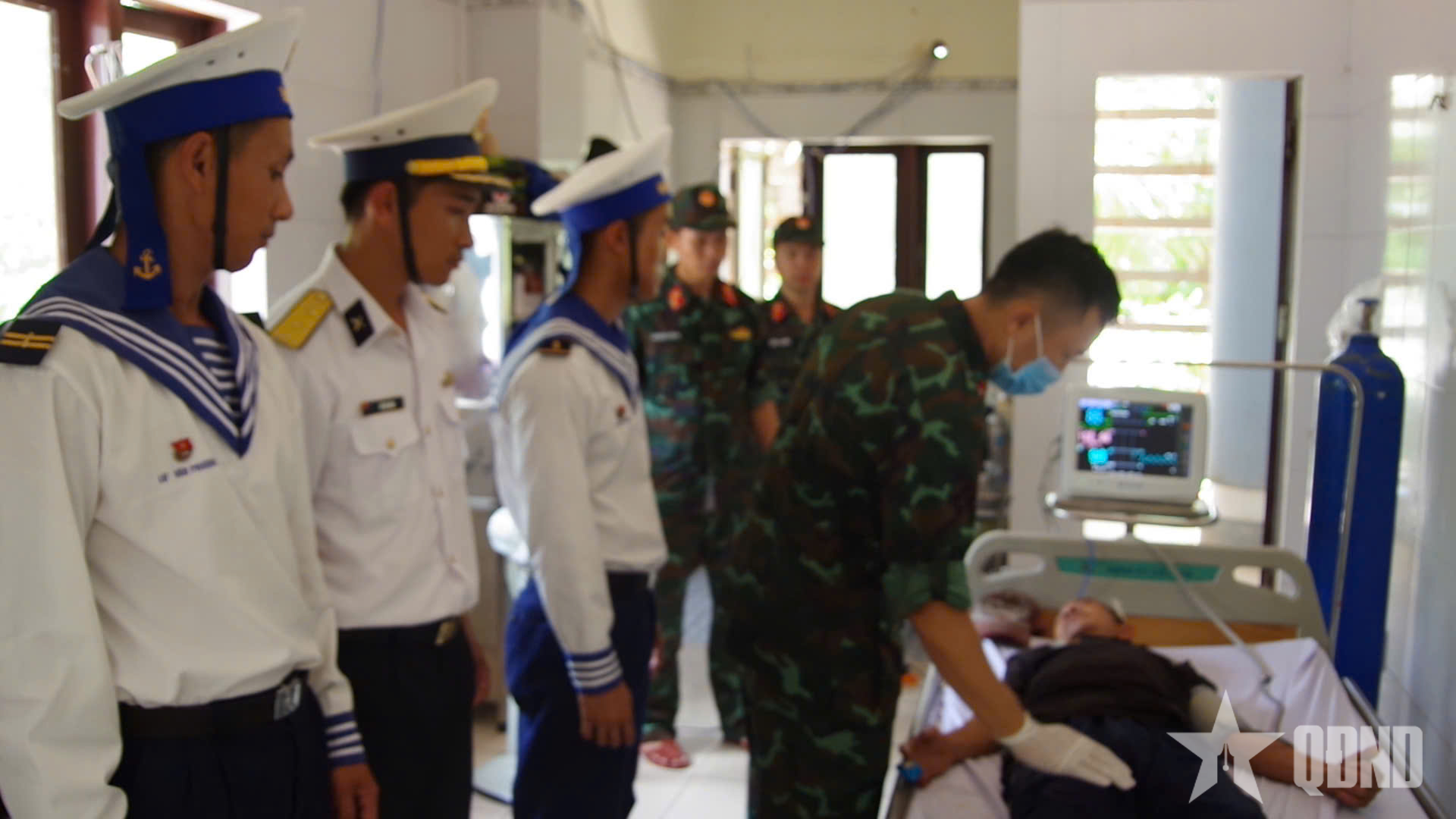 Bệnh xá đảo Trường Sa cấp cứu ngư dân Quảng Ngãi bị nạn trên biển