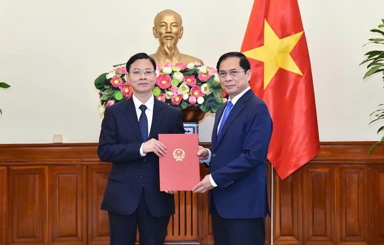Thay đổi nhân sự Chủ nhiệm Ủy ban Công tác về các tổ chức phi chính phủ nước ngoài
