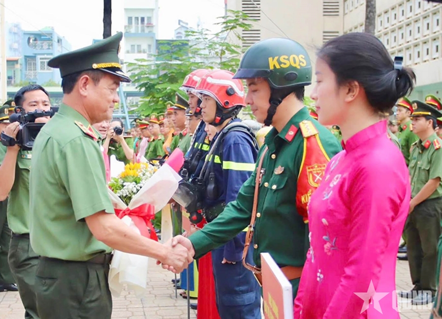 Công an TP Hồ Chí Minh ra quân cao điểm trấn áp tội phạm