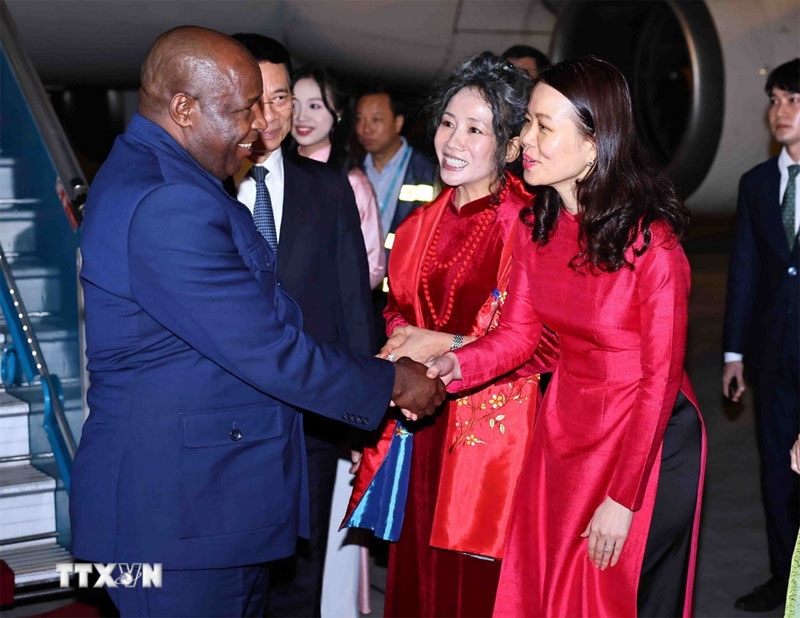 Tổng thống Cộng hòa Burundi đến Hà Nội, bắt đầu thăm chính thức Việt Nam