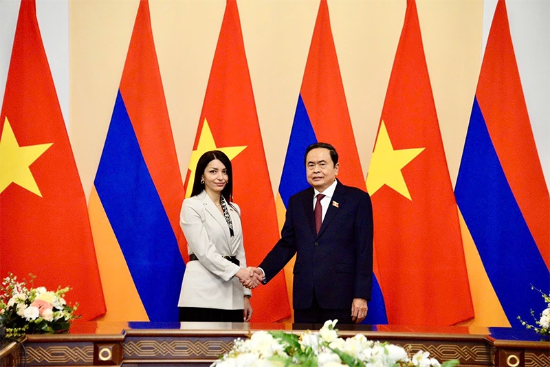 Chủ tịch Quốc hội Trần Thanh Mẫn tiếp Chủ tịch Nhóm Nghị sĩ hữu nghị Armenia -Việt Nam