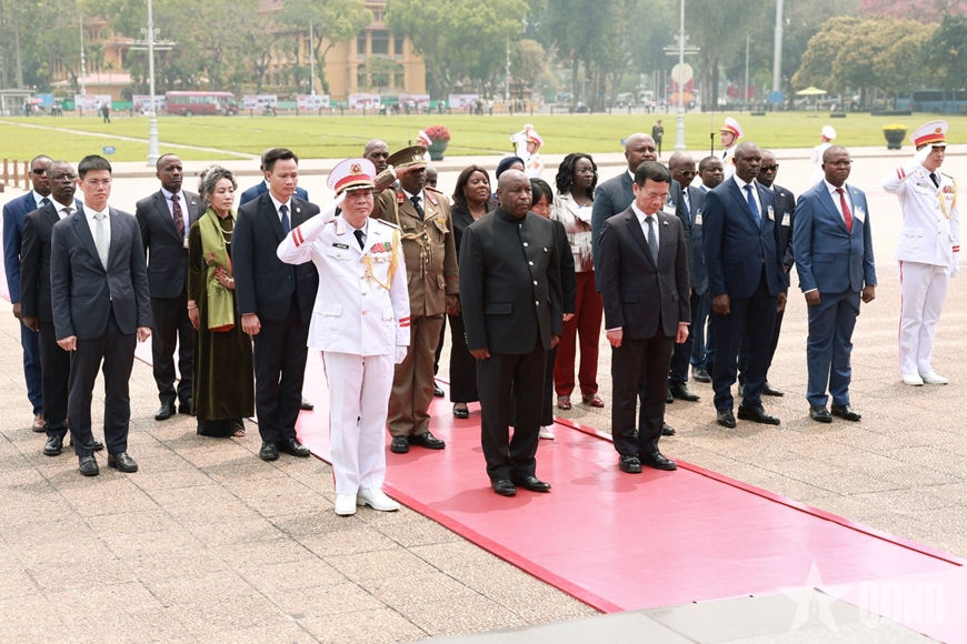 Chủ tịch nước Lương Cường hội đàm với Tổng thống Burundi Évariste Ndayishimiye