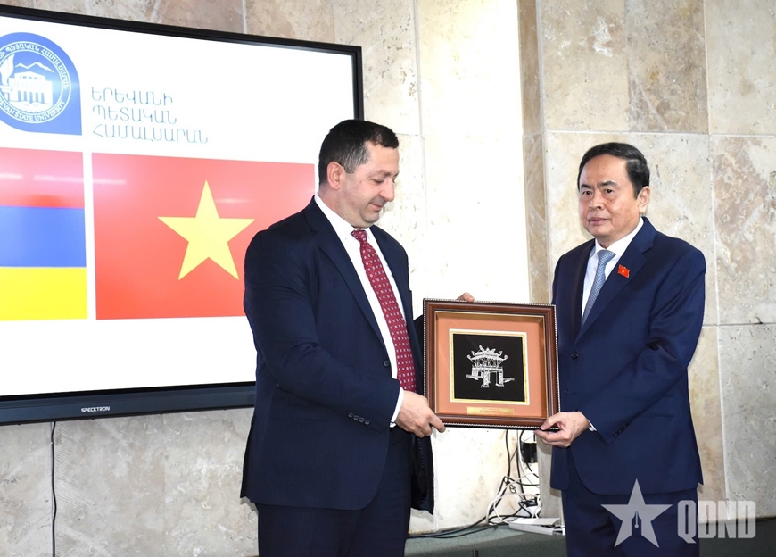Chủ tịch Quốc hội Trần Thanh Mẫn và Phu nhân thăm Trường Đại học Tổng hợp Quốc gia Yerevan