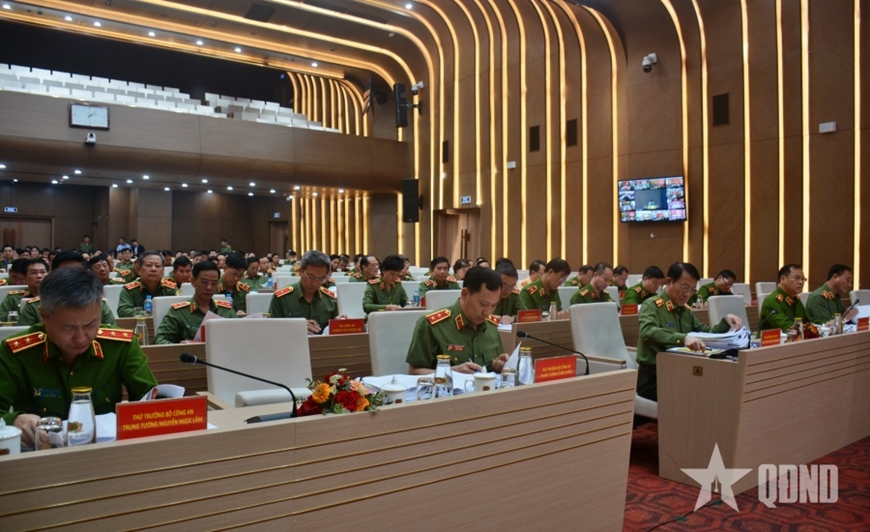 Công an nhân dân rèn đạo đức, luyện tác phong, trọng danh dự