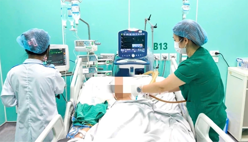 Thanh niên 20 tuổi nguy kịch tính mạng do nhiễm não mô cầu
