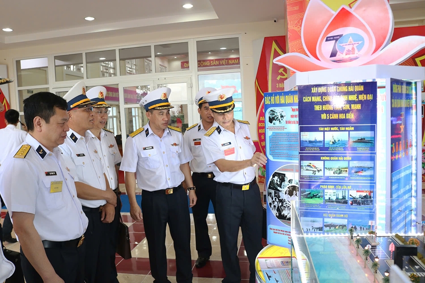 Lá cờ đầu trong Phong trào Thi đua Quyết thắng của Quân chủng Hải quân Lá cờ đầu trong Phong trào Thi đua Quyết thắng của Quân chủng Hải quân