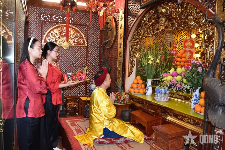 Đền Rừng linh thiêng ven sông Hồng