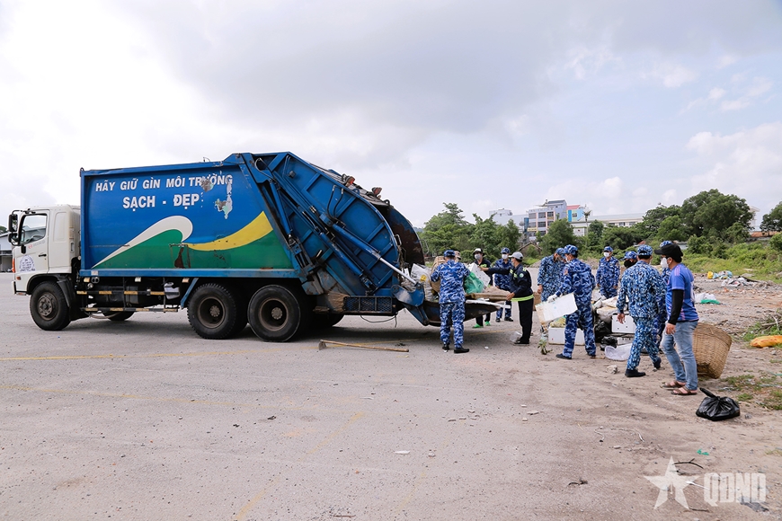 Vùng Cảnh sát biển 4 tích cực tham gia “Ngày vì môi trường Phú Quốc” Vùng Cảnh sát biển 4 tích cực tham gia “Ngày vì môi trường Phú Quốc”