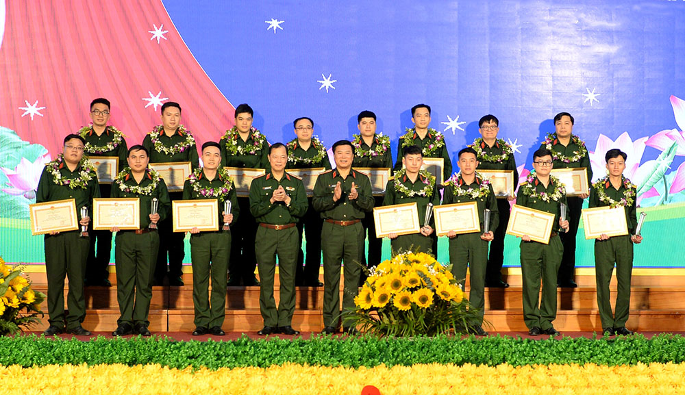 Khơi sức trẻ, xung kích vào nhiệm vụ khó