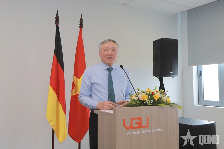 Phó thủ tướng Thường trực Nguyễn Hòa Bình thăm, làm việc tại Trường Đại học Việt Đức