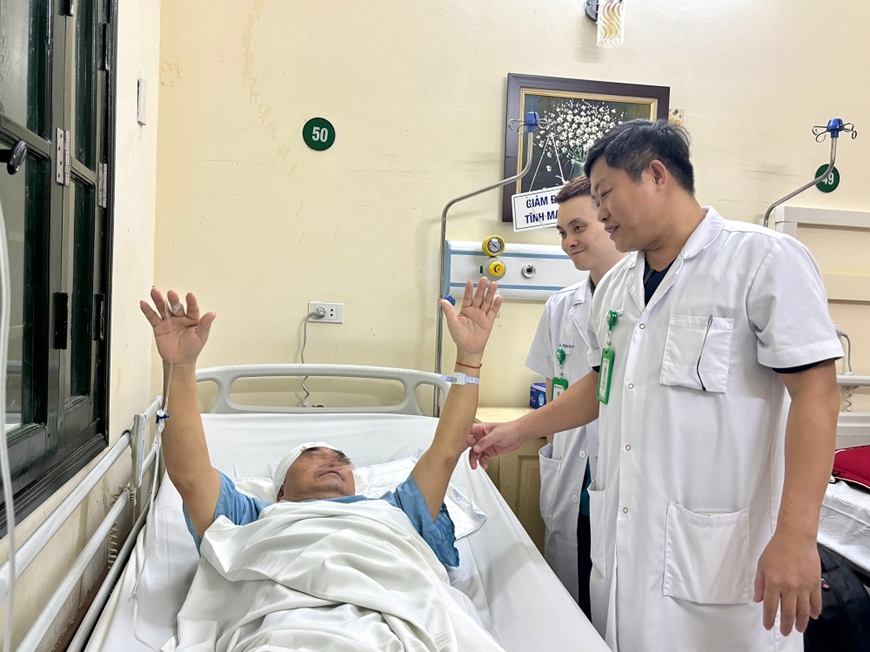 Bệnh viện Hữu nghị Việt Đức: Lần đầu tiên phối hợp hai đường mổ trong một ca phẫu thuật