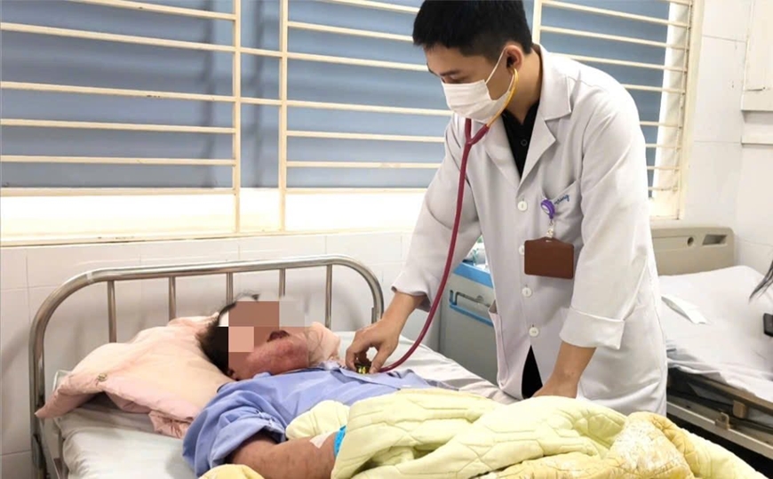 Tự ý sử dụng thuốc cảm một bệnh nhân bị nhiễm độc nặng