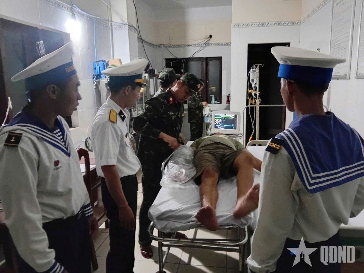 Trung tâm Y tế thị trấn Trường Sa kịp thời cấp cứu ngư dân