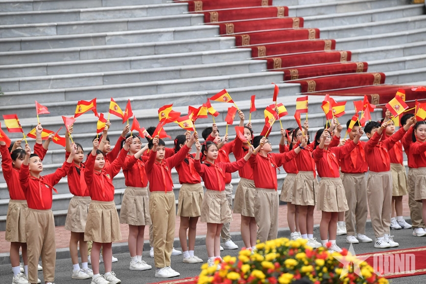 Thủ tướng Phạm Minh Chính chủ trì lễ đón Thủ tướng Tây Ban Nha Pedro Sánchez