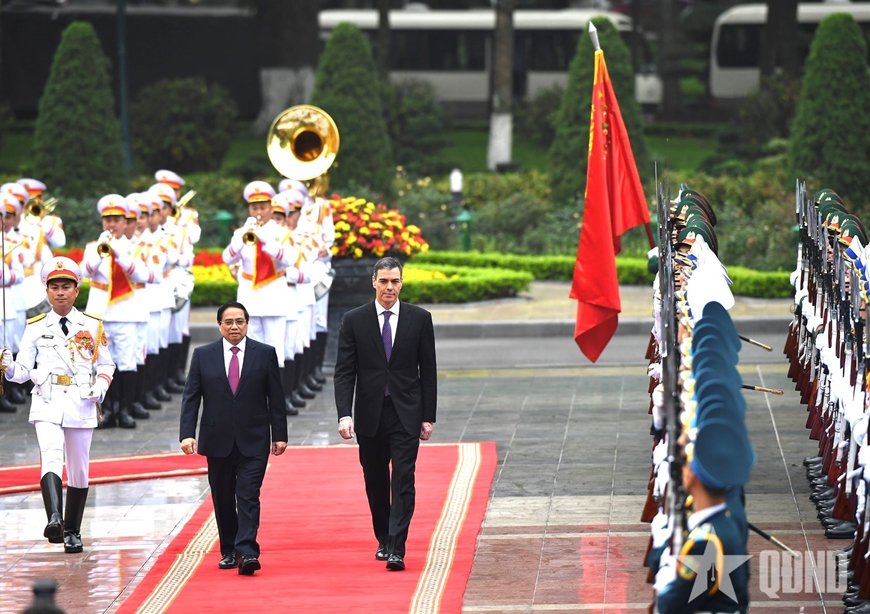 Thủ tướng Phạm Minh Chính chủ trì lễ đón Thủ tướng Tây Ban Nha Pedro Sánchez