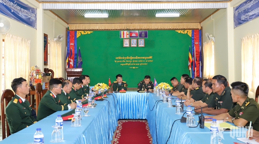 Bộ CHQS tỉnh Đắk Nông chúc Tết cổ truyền Tiểu khu Quân sự tỉnh Mondulkiri, Campuchia
