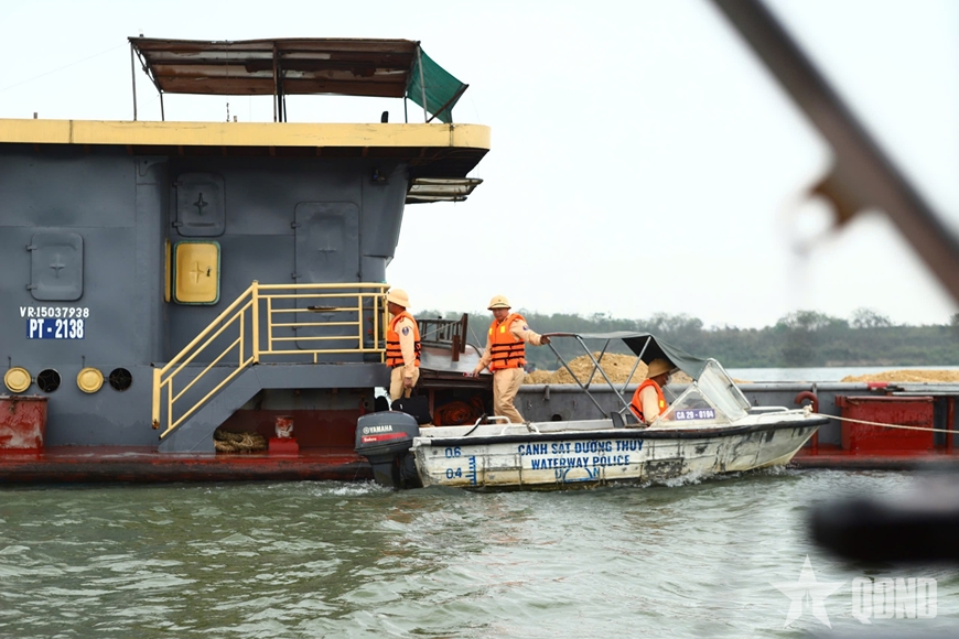 Tuần tra, kiểm soát, bảo đảm trật tự an toàn giao thông trên các tuyến sông