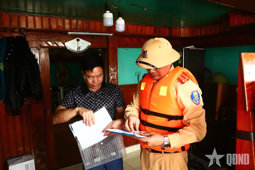Tuần tra, kiểm soát, bảo đảm trật tự an toàn giao thông trên các tuyến sông