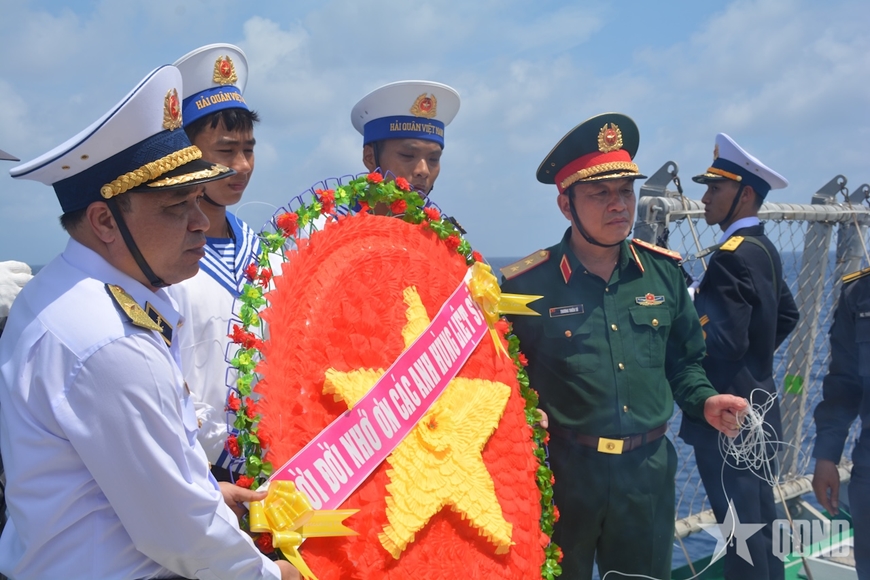 Đoàn công tác Tổng cục Chính trị thăm, kiểm tra tại quần đảo Trường Sa, Nhà giàn DK1