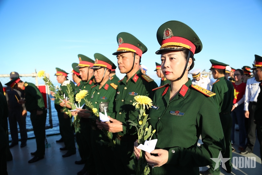 Đoàn công tác Tổng cục Chính trị thăm, kiểm tra tại quần đảo Trường Sa, Nhà giàn DK1