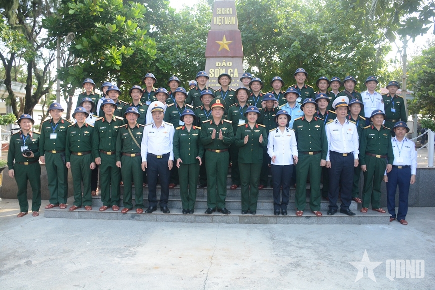 Đoàn công tác Tổng cục Chính trị thăm, kiểm tra tại quần đảo Trường Sa, Nhà giàn DK1