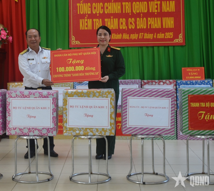 Đoàn công tác Tổng cục Chính trị thăm, kiểm tra tại quần đảo Trường Sa, Nhà giàn DK1