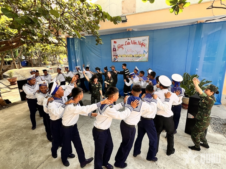 Đoàn công tác Tổng cục Chính trị thăm, kiểm tra tại quần đảo Trường Sa, Nhà giàn DK1