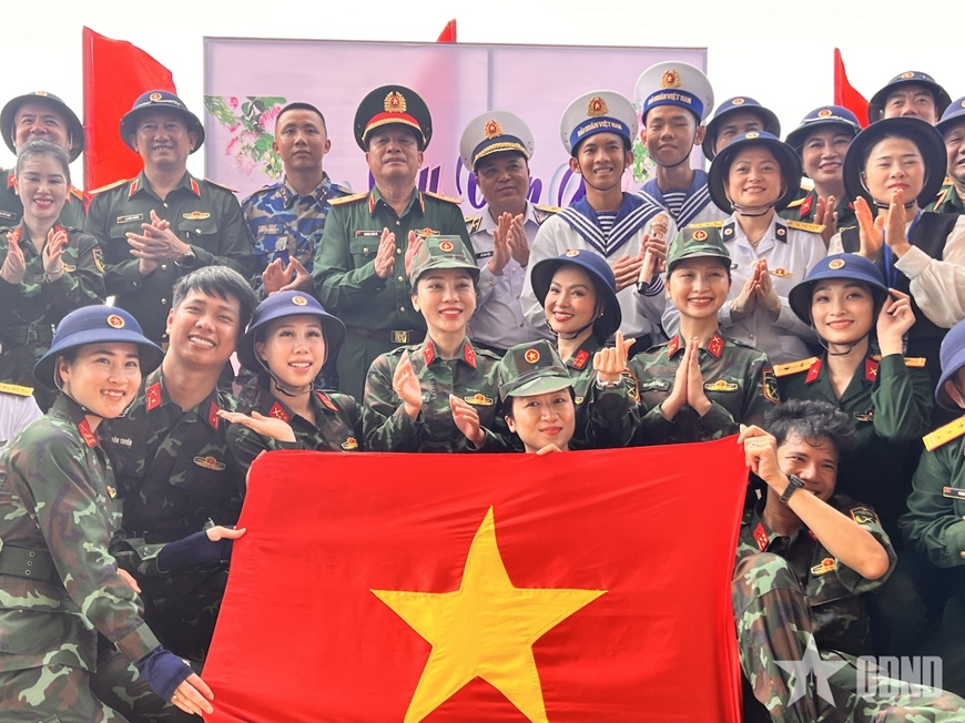 Đoàn công tác Tổng cục Chính trị thăm, kiểm tra tại quần đảo Trường Sa, Nhà giàn DK1