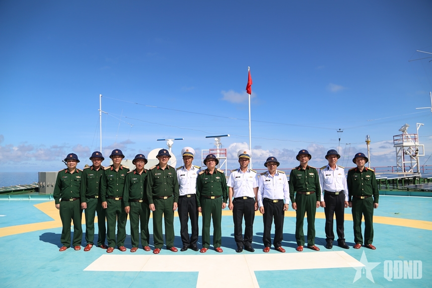 Đoàn công tác Tổng cục Chính trị thăm, kiểm tra tại quần đảo Trường Sa, Nhà giàn DK1