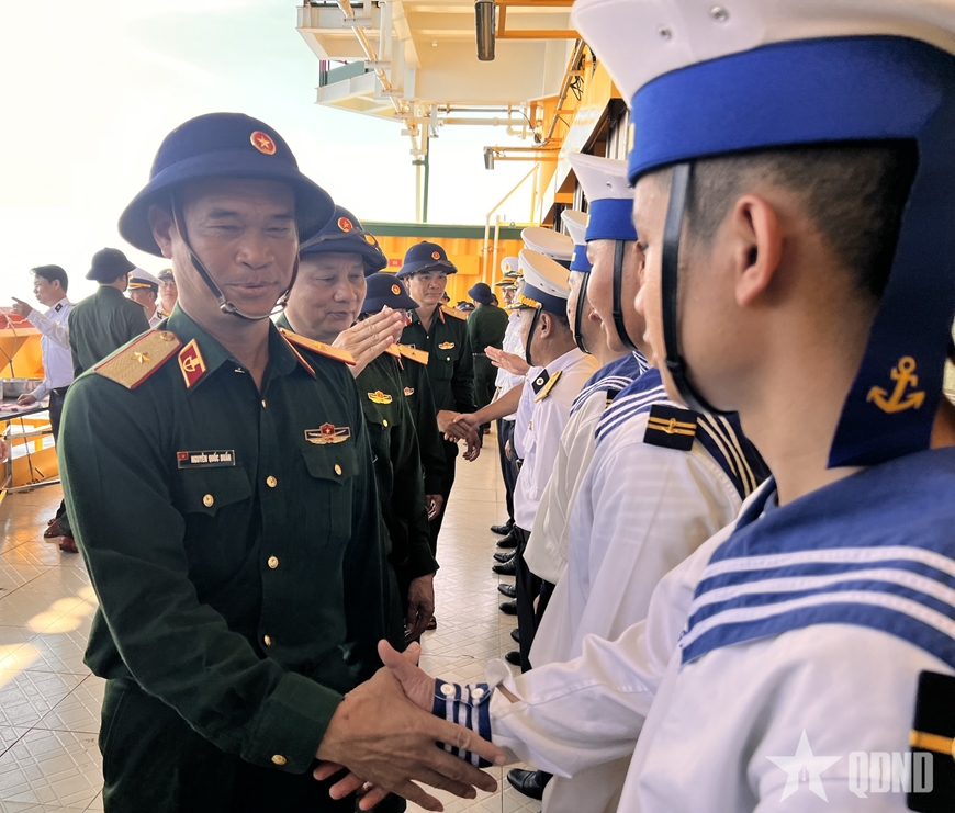 Đoàn công tác Tổng cục Chính trị thăm, kiểm tra tại quần đảo Trường Sa, Nhà giàn DK1