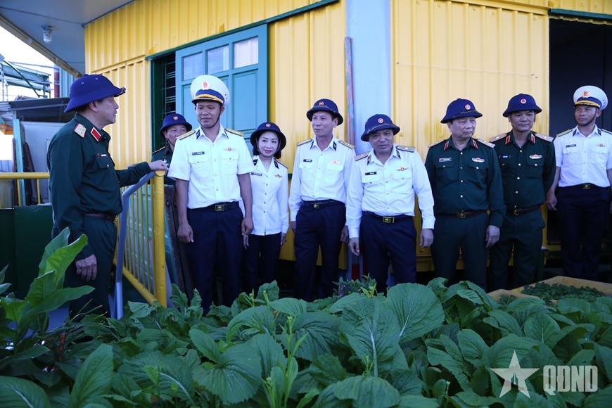 Đoàn công tác Tổng cục Chính trị thăm, kiểm tra tại quần đảo Trường Sa, Nhà giàn DK1