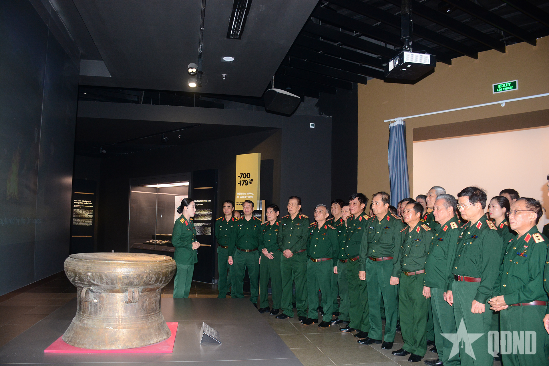 Thủ trưởng Bộ Tổng Tham mưu thăm Bảo tàng Lịch sử Quân sự Việt Nam