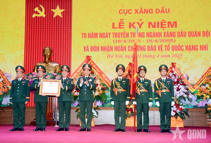 Đại tướng Phan Văn Giang dự Lễ kỷ niệm 70 năm Ngày truyền thống ngành Xăng dầu Quân đội