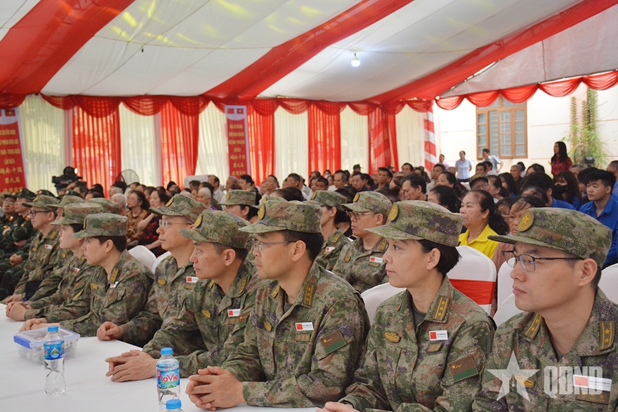 Giao lưu hữu nghị quốc phòng biên giới Việt Nam-Trung Quốc: Khai mạc chương trình khám, chữa bệnh cho nhân dân khu vực biên giới tỉnh Lạng Sơn