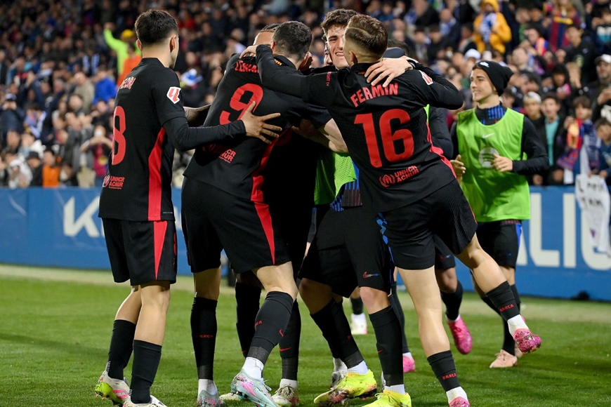 Tin thể thao (13-4): Man City trở lại top 4, Barca thắng may mắn