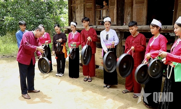 Người “giữ lửa” văn hóa dân tộc Mường